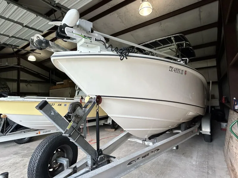 Slide: The Image of 2004 Boston Whaler 270 Outrage - 4746315