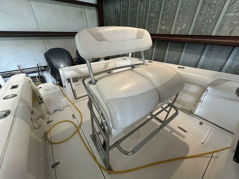 Slide: The Image of 2004 Boston Whaler 270 Outrage - 4746288