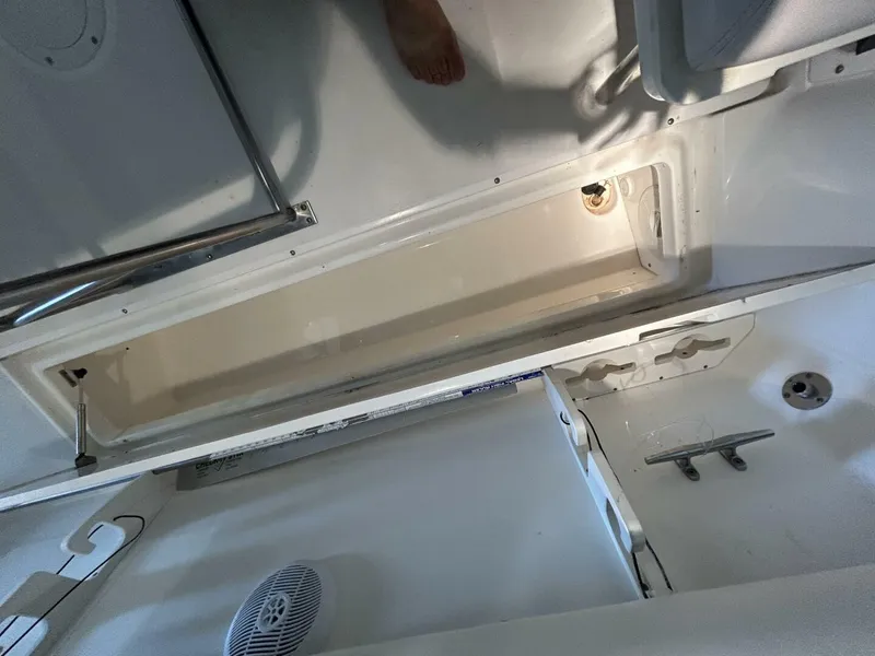 Slide: The Image of 2004 Boston Whaler 270 Outrage - 4746290