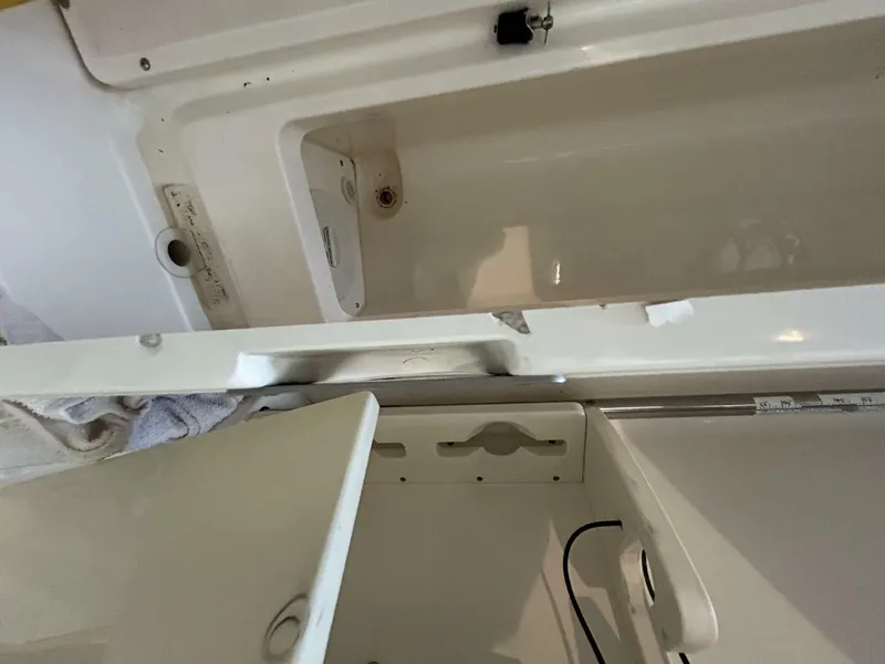 Slide: The Image of 2004 Boston Whaler 270 Outrage - 4746293