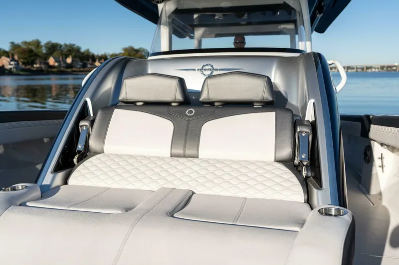 Slide: The Image of Fountain 43 NX 2022 - 4746353