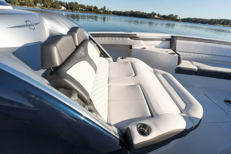 Slide: The Image of Fountain 43 NX 2022 - 4746356