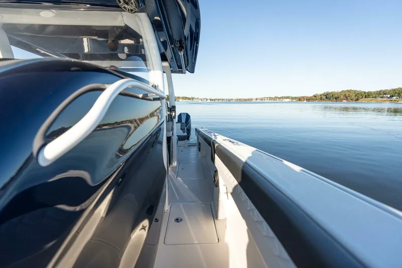 Slide: The Image of Fountain 43 NX 2022 - 4746360