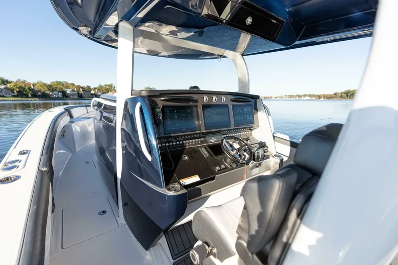 Slide: The Image of Fountain 43 NX 2022 - 4746370