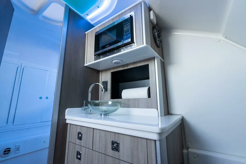 Slide: The Image of Fountain 43 NX 2022 - 4746376