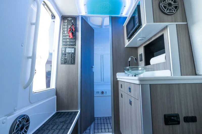 Slide: The Image of Fountain 43 NX 2022 - 4746377