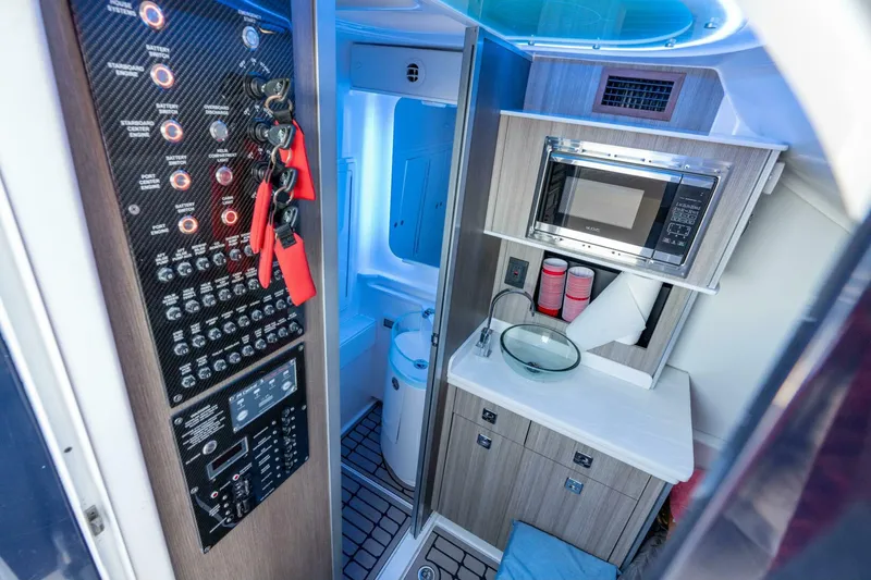 Slide: The Image of Fountain 43 NX 2022 - 4746379