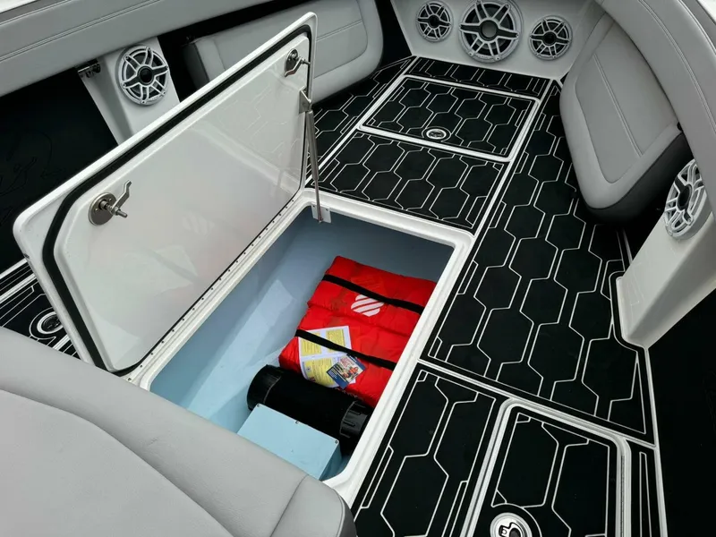 Slide: The Image of Nor-Tech 392 Super Fish 2024 - 4747844