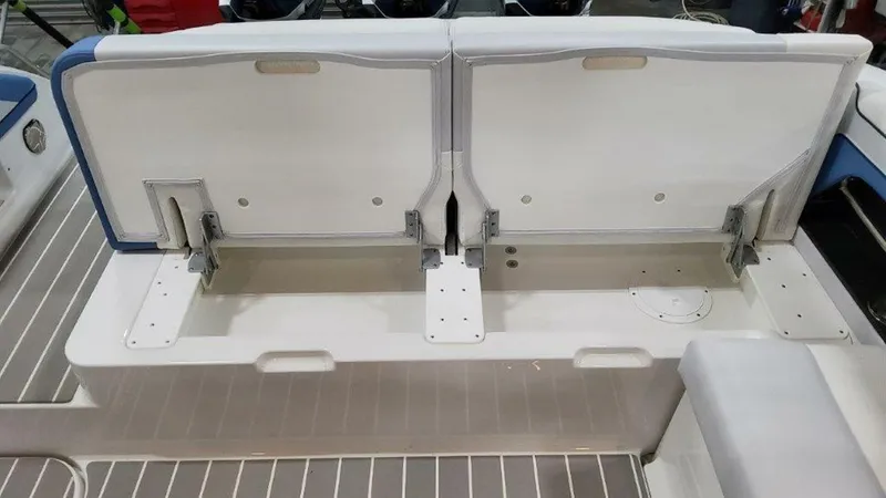 Slide: The Image of Formula 330 Crossover Bowrider 2025 - 4752517