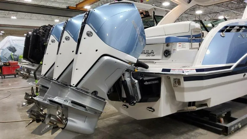 Slide: The Image of Formula 330 Crossover Bowrider 2025 - 4752526