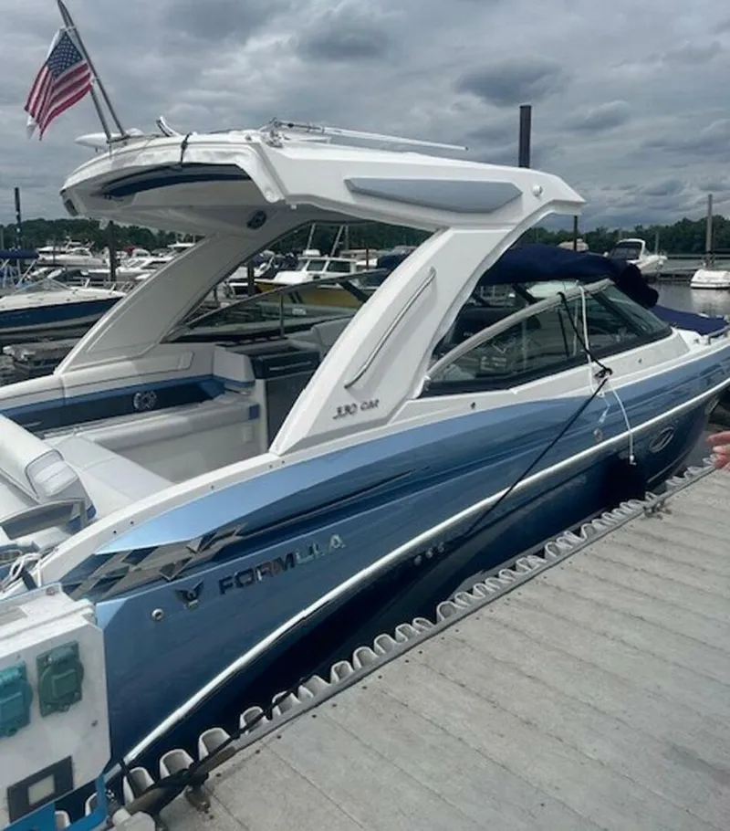 Slide: The Image of Formula 330 Crossover Bowrider 2025 - 4752529