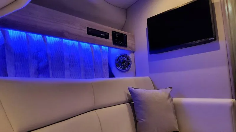 Slide: The Image of Formula 330 Crossover Bowrider 2025 - 4752506