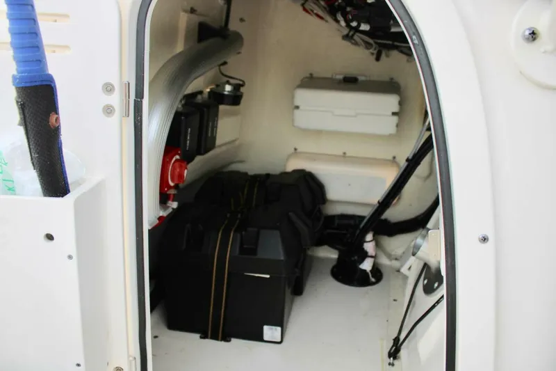 Slide: The Image of Boston Whaler 190 Montauk 2022 - 4752926