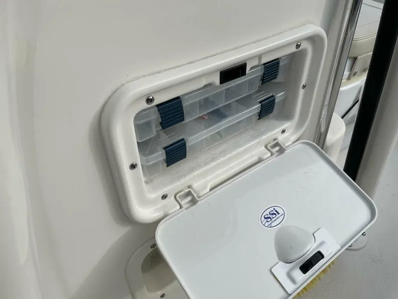 Slide: The Image of Boston Whaler 190 Montauk 2022 - 4752927