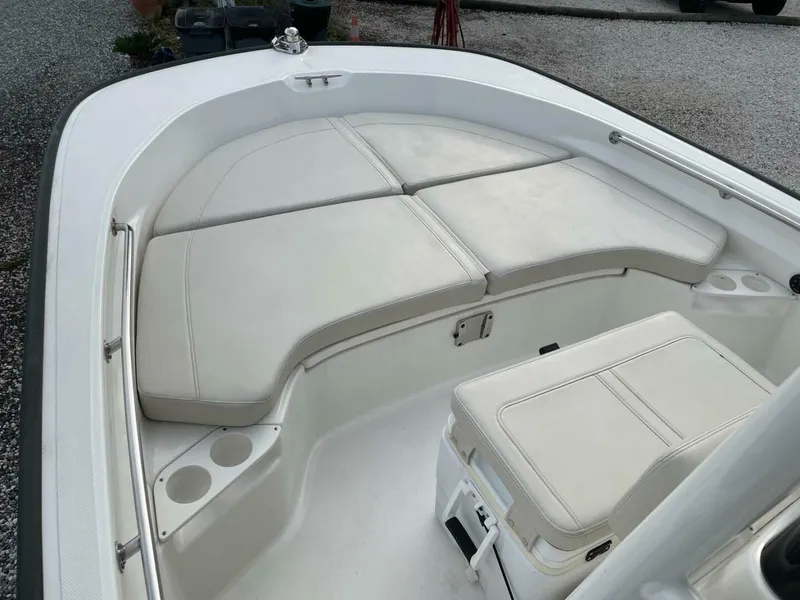 Slide: The Image of Boston Whaler 190 Montauk 2022 - 4752918