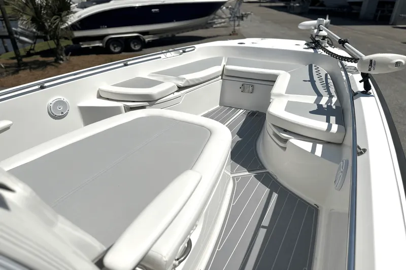 Slide: The Image of Boston Whaler 270 DAUNTLESS 2016 - 14