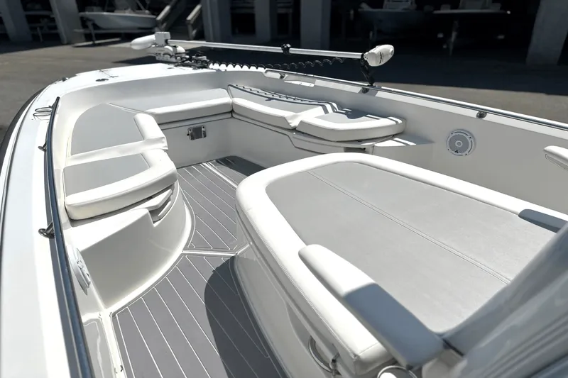 Slide: The Image of Boston Whaler 270 DAUNTLESS 2016 - 15
