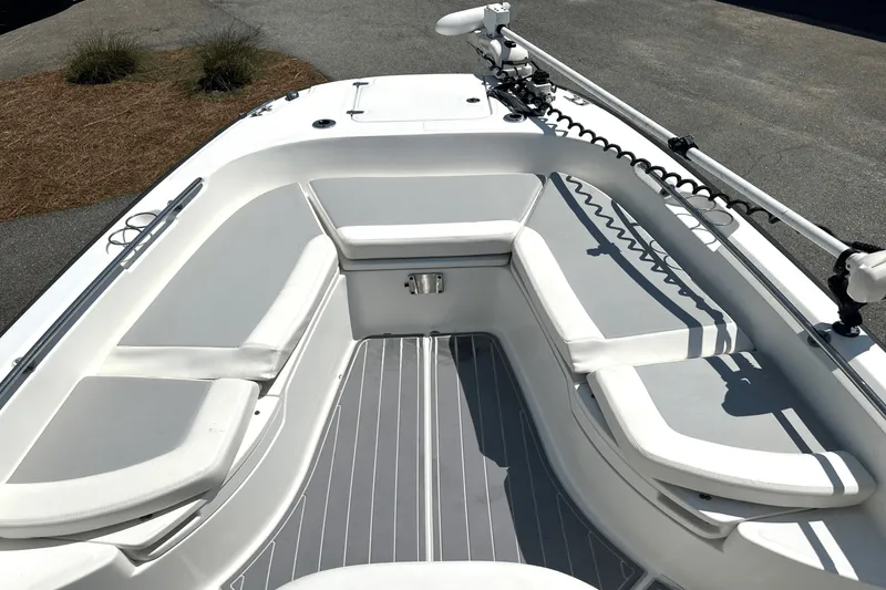 Slide: The Image of Boston Whaler 270 DAUNTLESS 2016 - 16