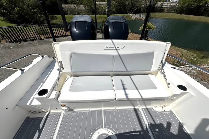 Slide: The Image of Boston Whaler 270 DAUNTLESS 2016 - 5