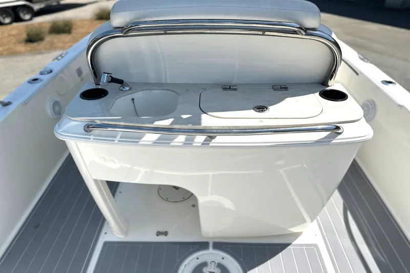 Slide: The Image of Boston Whaler 270 DAUNTLESS 2016 - 6