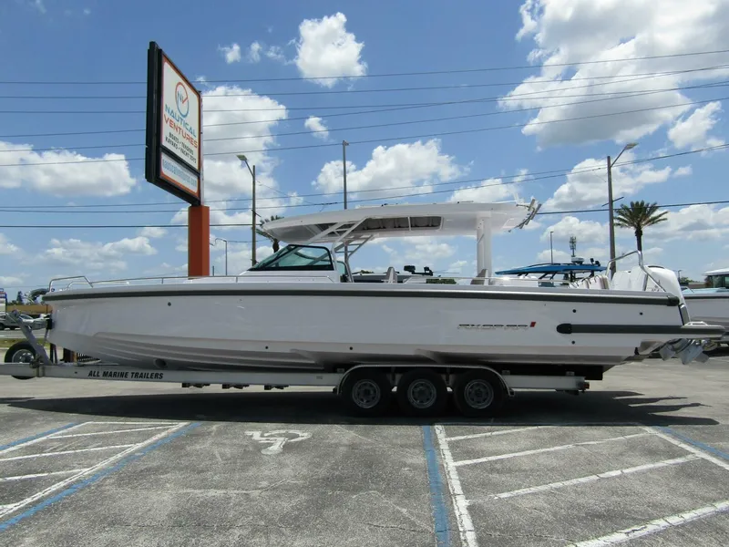 The Image of Axopar 37 Sun Top 2024 - 5282975