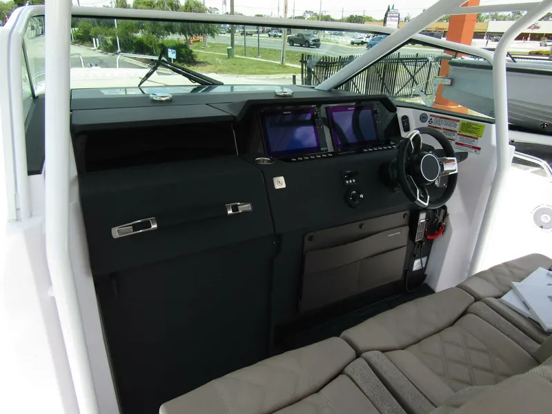 Slide: The Image of Axopar 37 Sun Top 2024 - 5282985