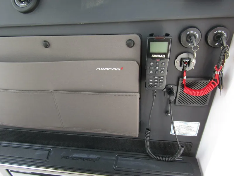 Slide: The Image of Axopar 37 Sun Top 2024 - 5282988