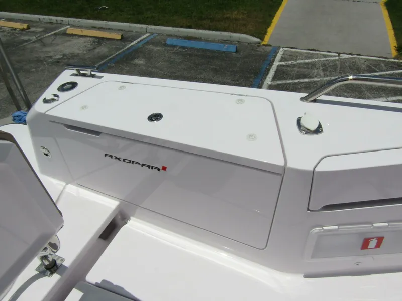 Slide: The Image of Axopar 37 Sun Top 2024 - 5282990