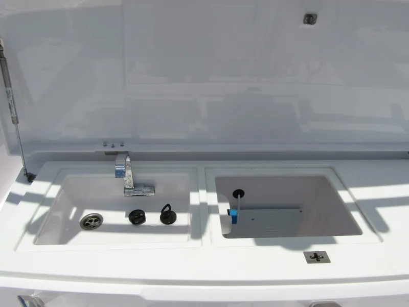 Slide: The Image of Axopar 37 Sun Top 2024 - 5282993