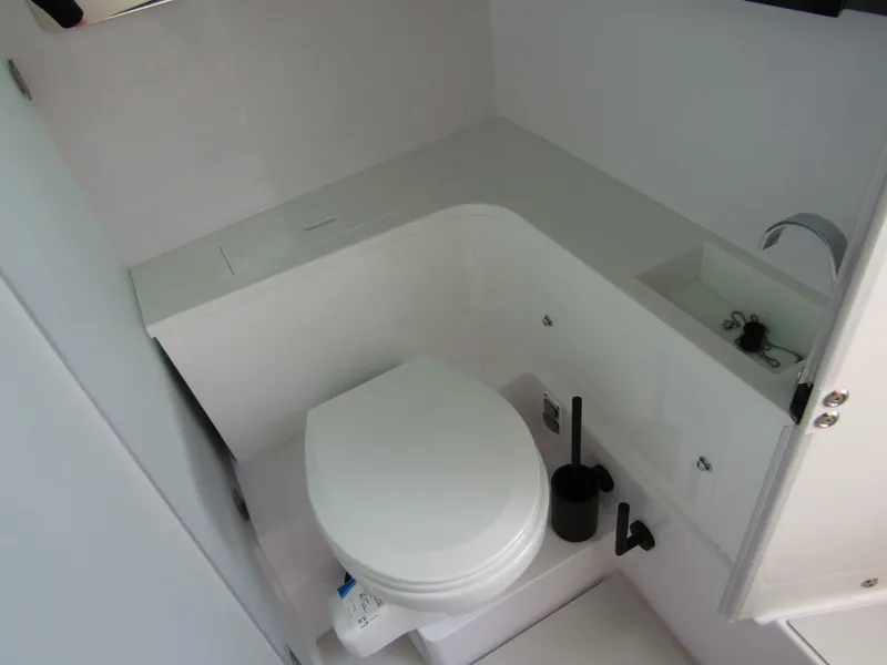 Slide: The Image of Axopar 37 Sun Top 2024 - 5283004