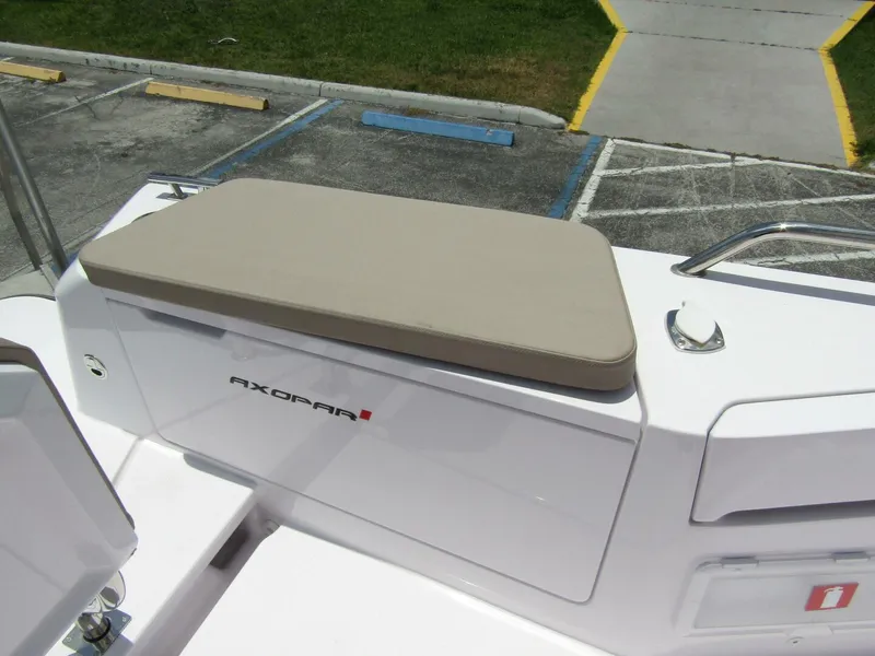 Slide: The Image of Axopar 37 Sun Top 2024 - 5283008