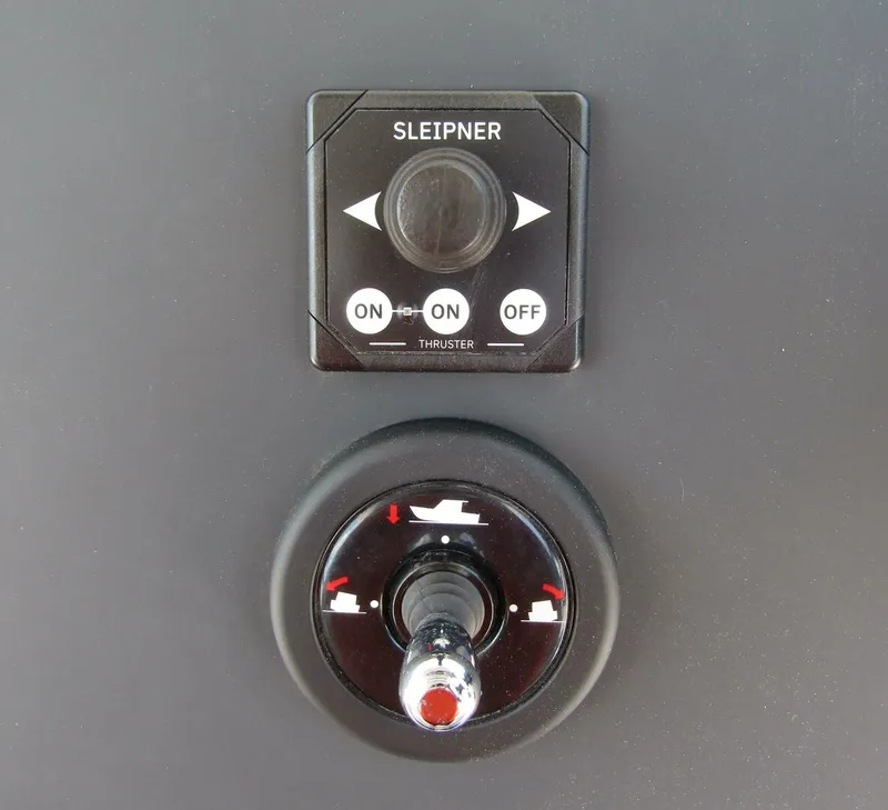 Slide: The Image of Axopar 37 Sun Top 2024 - 5283009