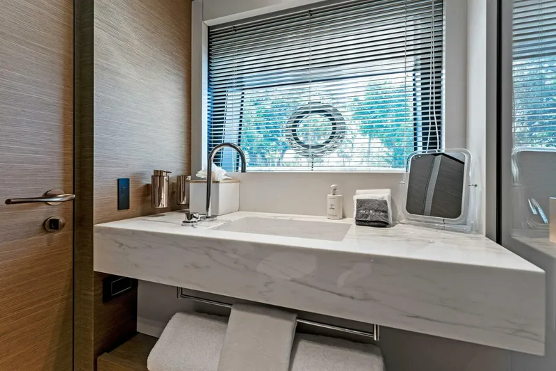 Slide: The Image of Custom Navetta 33 2024 - 4755512