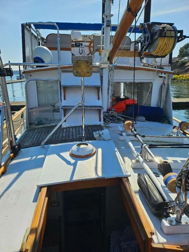 Slide: The Image of Grand Banks Stern Cranes - 5151236