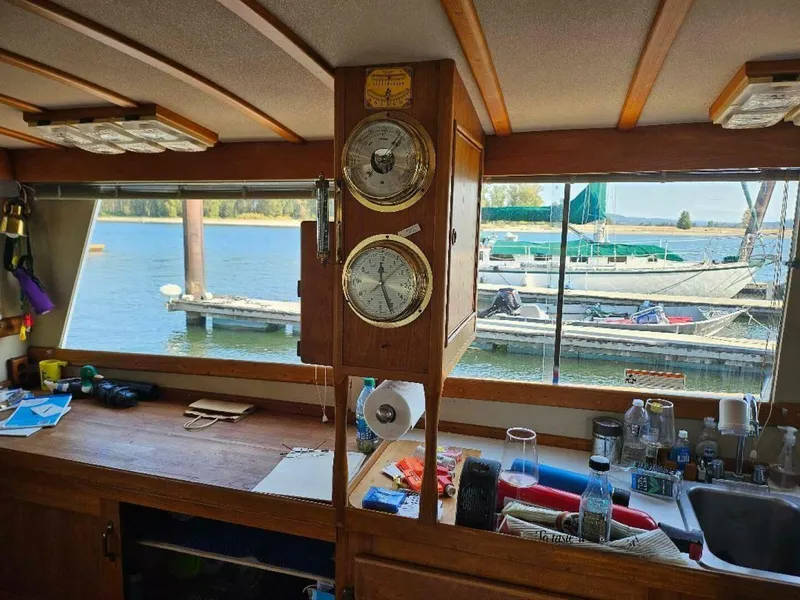 Slide: The Image of Grand Banks Galley Window - 5151241