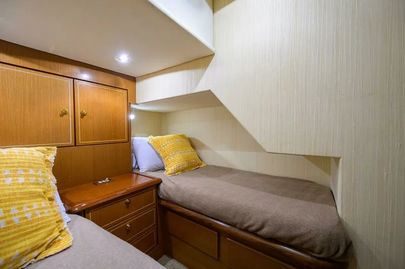 Slide: The Image of Ocean Yachts 50 SUMMEREBLE -Guest Stateroom 2004 Ocean Yachts 50 SUMMEREBEL - 7652865