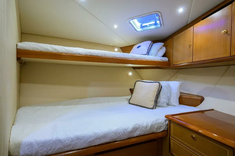 Slide: The Image of Ocean Yachts 50 SUMMEREBLE -Forward Stateroom 2004 Ocean Yachts 50 SUMMEREBEL - 7652863
