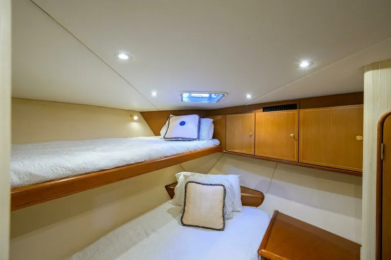 Slide: The Image of Ocean Yachts 50 SUMMEREBLE -Forward Stateroom 2004 Ocean Yachts 50 SUMMEREBEL - 7652864