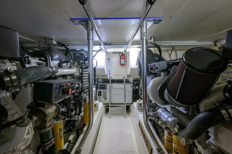 Slide: The Image of Ocean Yachts 50 SUMMEREBLE -Engine Room 2004 Ocean Yachts 50 SUMMEREBEL - 7652878