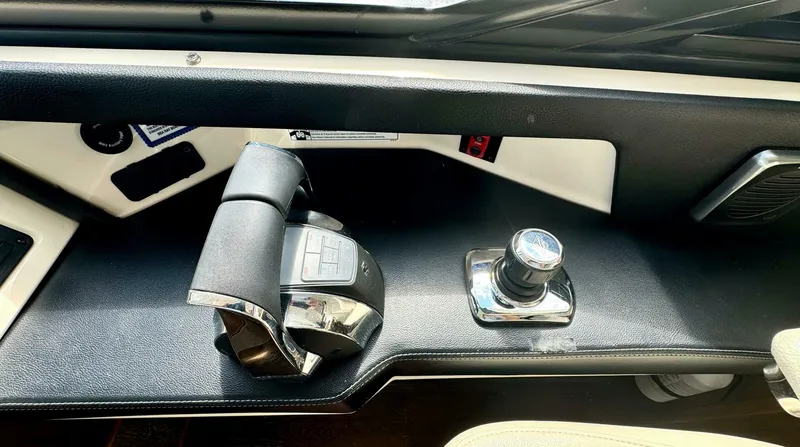 Slide: The Image of Sea Ray 510 Sundancer 2017 - 4758466