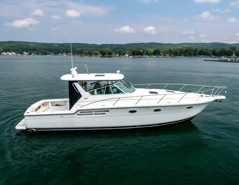 Slide: The Image of Tiara 4100 Open 2002 - 4758686