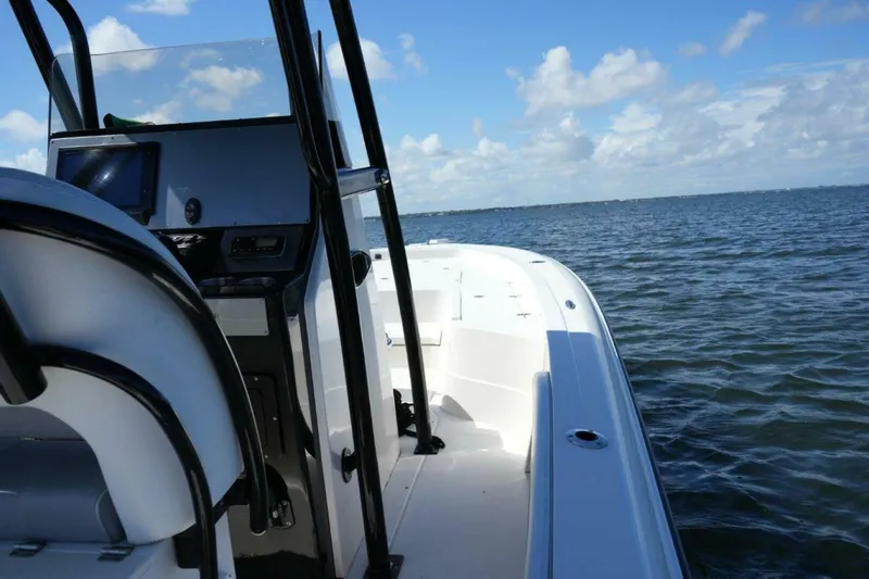 Slide: The Image of Deck 2018 Shearwater Center Console - 4761027