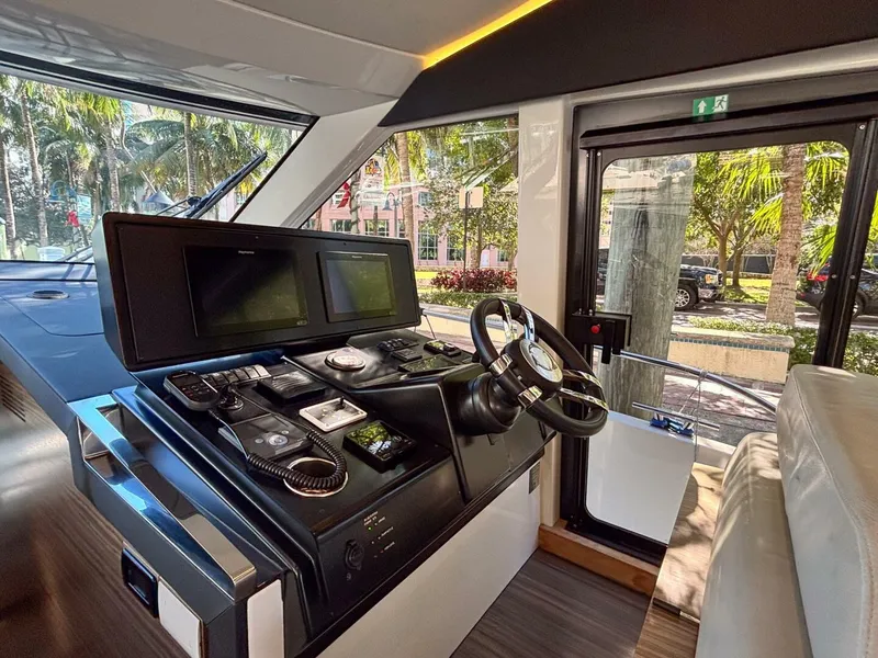 Slide: The Image of Greenline 45 Fly 2020 - 4943107