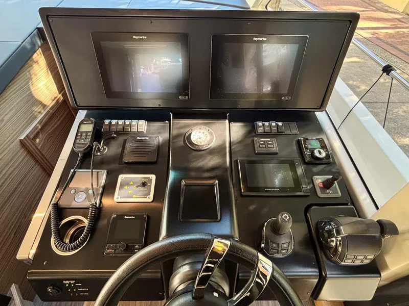 Slide: The Image of Greenline 45 Fly 2020 - 4943109