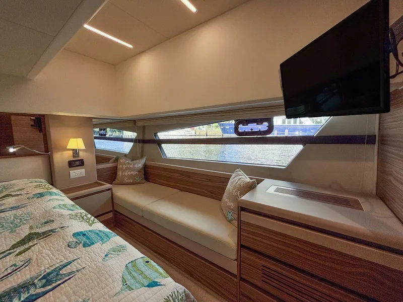 Slide: The Image of Greenline 45 Fly 2020 - 4943121