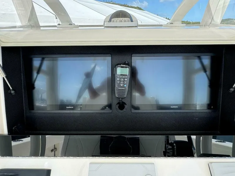 Slide: The Image of SeaVee 340Z 2024 - 4764595