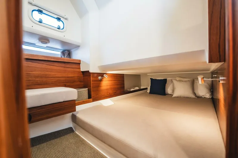 Slide: The Image of Nimbus C-11 2021 - 4766192