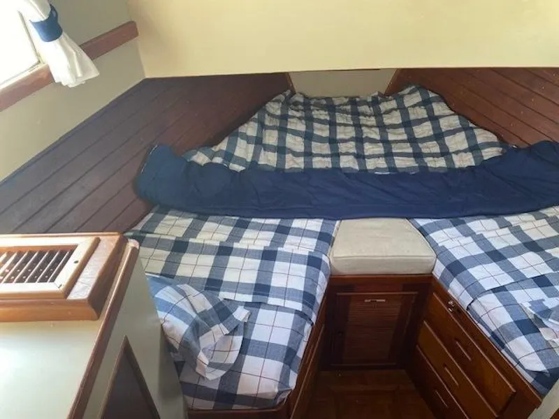 Slide: The Image of V Berth - 4766433