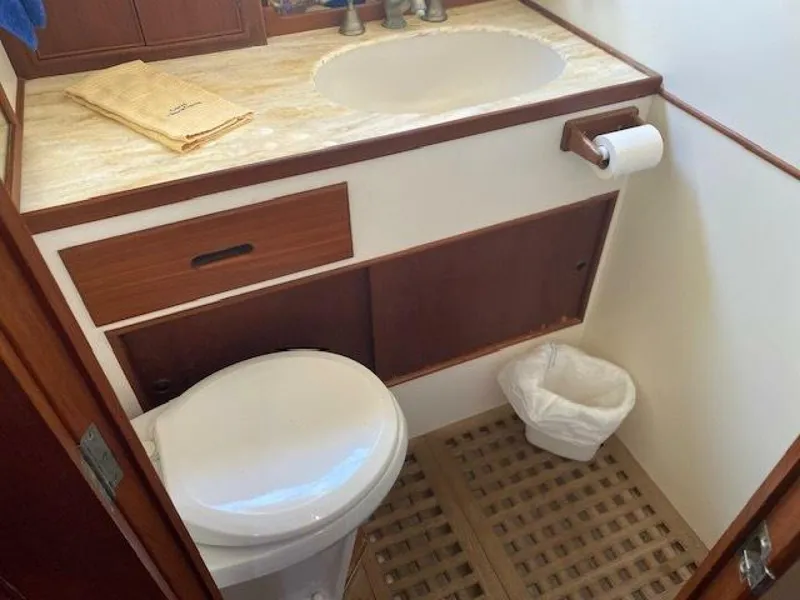 Slide: The Image of V Berth Head - 4766439