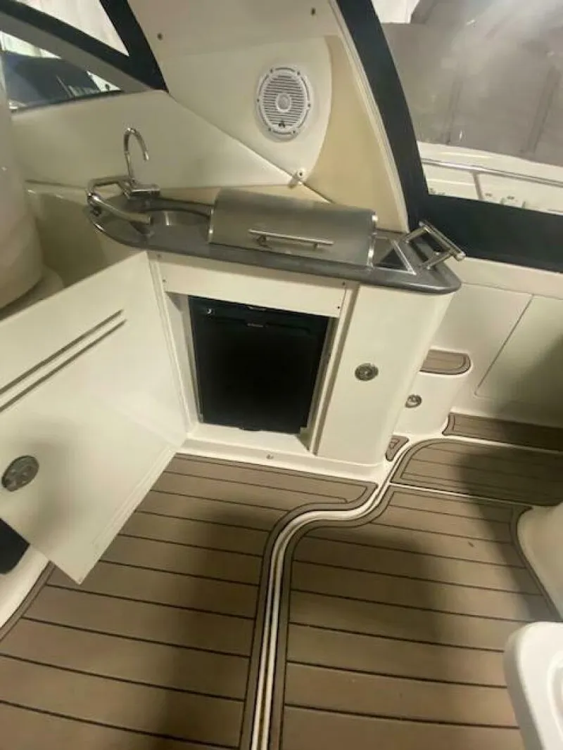 Slide: The Image of Sea Ray 370 Sundancer 2012 - 4767443